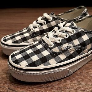 EUC Checkered Low Top Vans 🖤